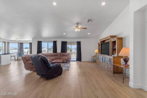 33487 N KAREN Lane, San Tan Valley, AZ 85143