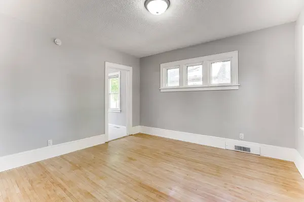 892 Cook AVE E, Saint Paul, MN 55106