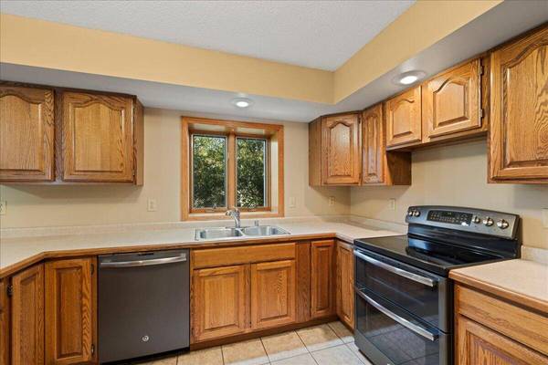 504 Amanda Ct, Holmen, WI 54636