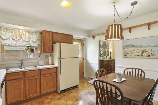 647 E Stark DR, Palatine, IL 60074