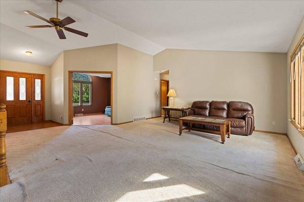 504 Amanda Ct, Holmen, WI 54636