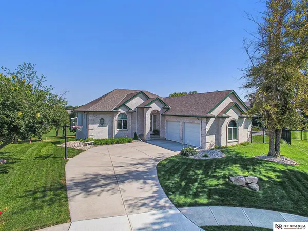 17803 Bel Air Circle, Omaha, NE 68136