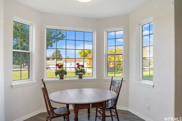 18 COURTYARD LN, Centerville, UT 84014