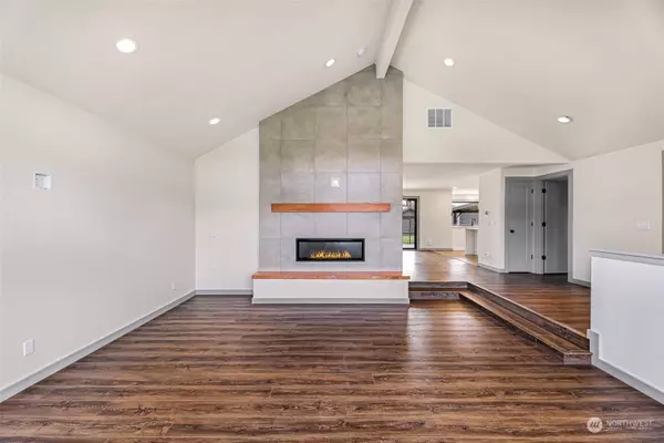 17812 Colony RD, Bow, WA 98232