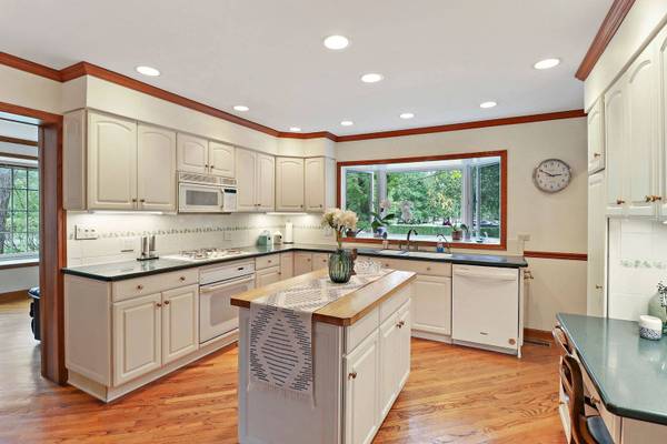 2300 THORNWOOD AVE, Wilmette, IL 60091