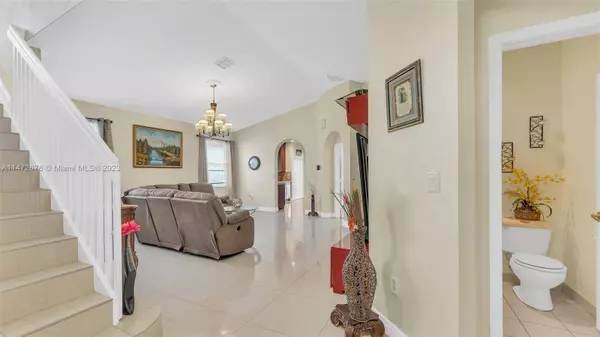 2308 NE 37th Rd, Homestead, FL 33033