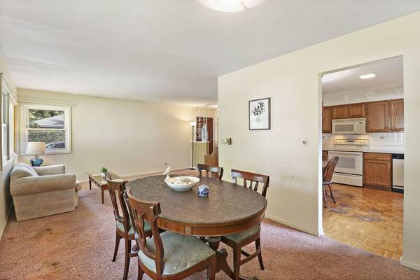 647 E Stark DR, Palatine, IL 60074