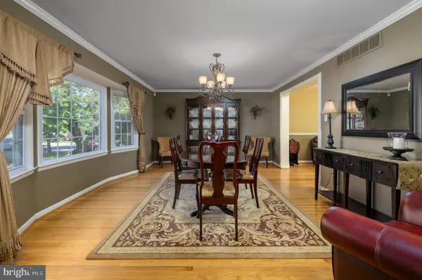 894 LAFAYETTE DR, Mount Laurel, NJ 08054