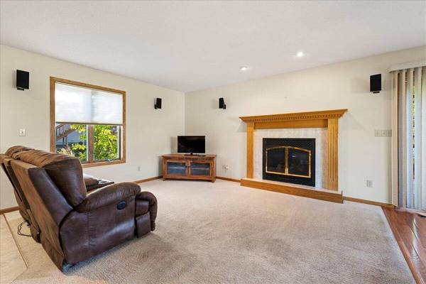 504 Amanda Ct, Holmen, WI 54636