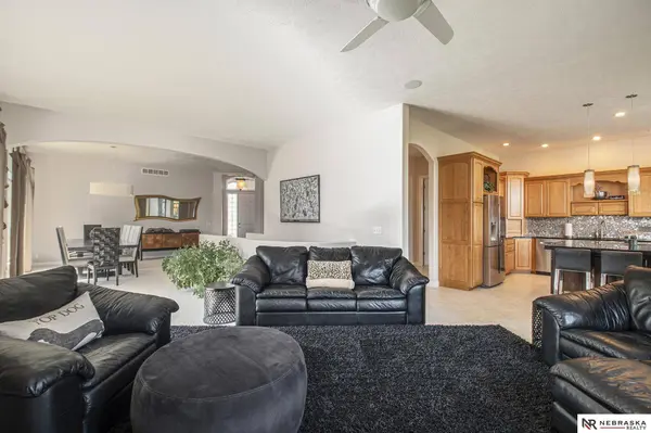 17803 Bel Air Circle, Omaha, NE 68136