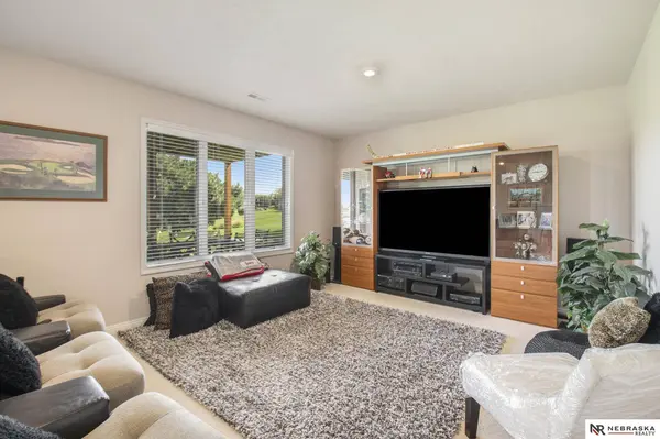 17803 Bel Air Circle, Omaha, NE 68136