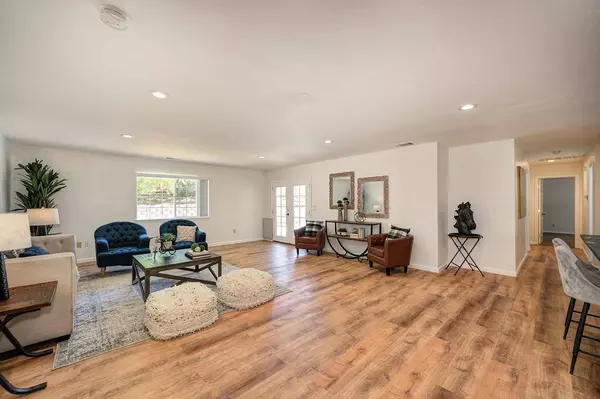 6351 Eldon AVE, Loomis, CA 95650