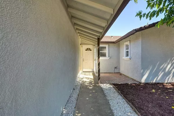 6351 Eldon AVE, Loomis, CA 95650