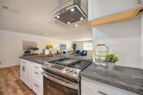 6351 Eldon AVE, Loomis, CA 95650