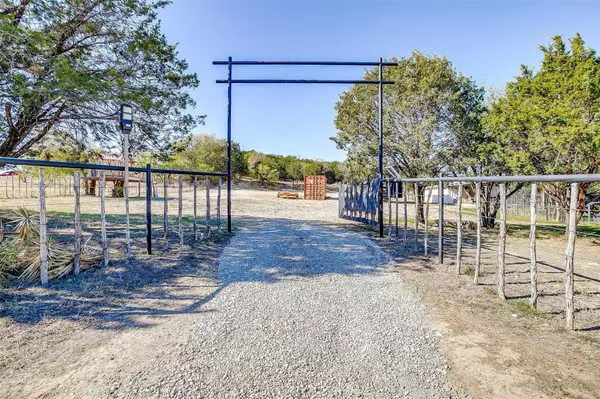 444 Mesa Trail, Weatherford, TX 76087