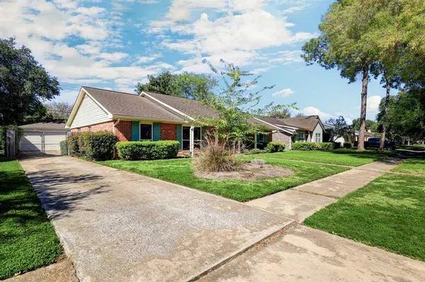 10310 Bob White DR, Houston, TX 77096