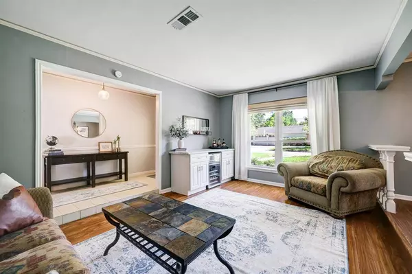 10310 Bob White DR, Houston, TX 77096