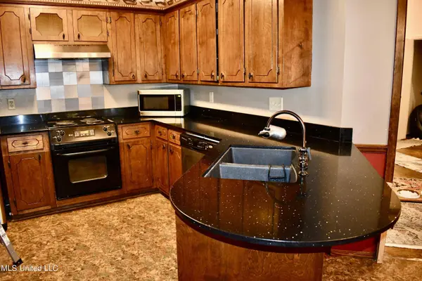 115 Sis Circle, Hattiesburg, MS 39402