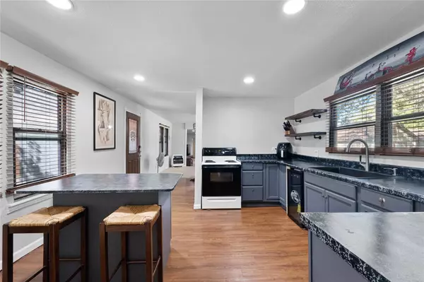 7616 Osage Trail, Lake Worth, TX 76135