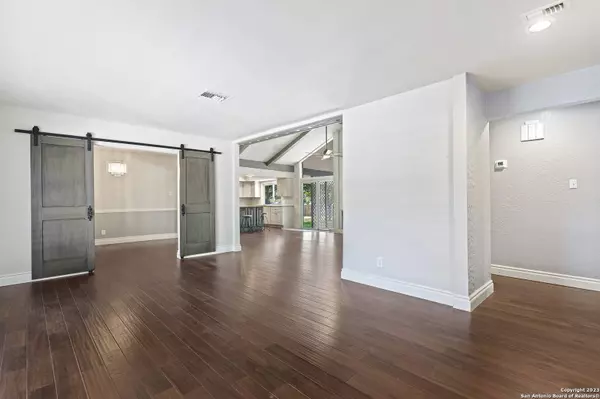 501 MOORSIDE DR, Windcrest, TX 78239-2537