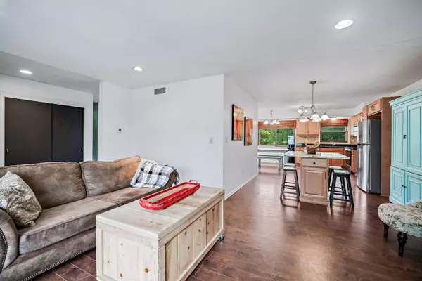 1312 W Liebau Rd, Mequon, WI 53092