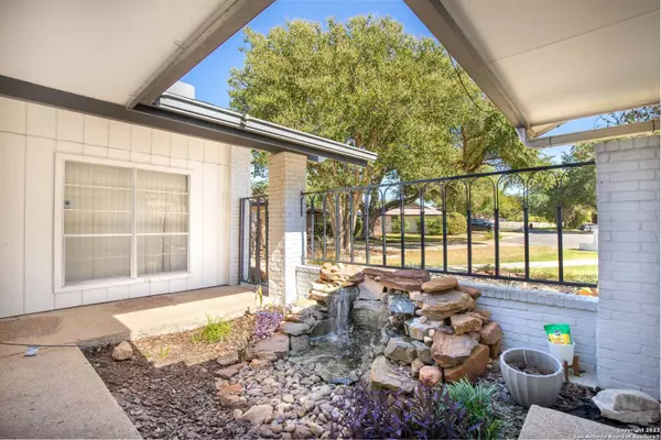 501 MOORSIDE DR, Windcrest, TX 78239-2537