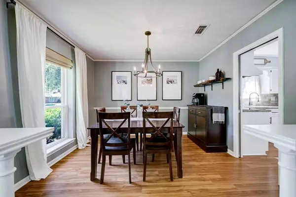 10310 Bob White DR, Houston, TX 77096