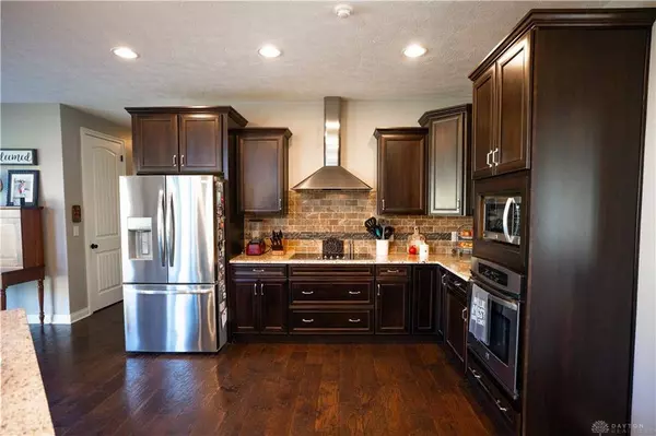 90 Pleasantwood Court, Springboro, OH 45066