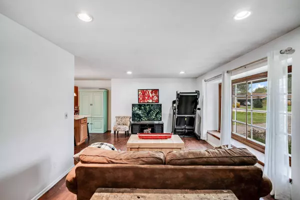 1312 W Liebau Rd, Mequon, WI 53092