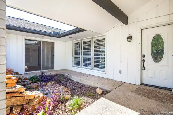 501 MOORSIDE DR, Windcrest, TX 78239-2537