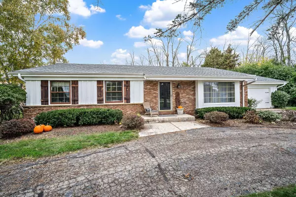 1312 W Liebau Rd, Mequon, WI 53092