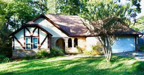 115 Sis Circle, Hattiesburg, MS 39402