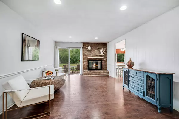 1312 W Liebau Rd, Mequon, WI 53092