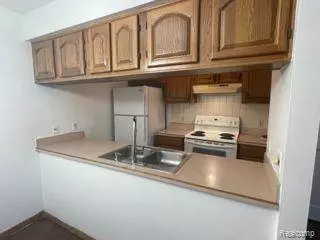 29814 UTICA Road, Roseville, MI 48066