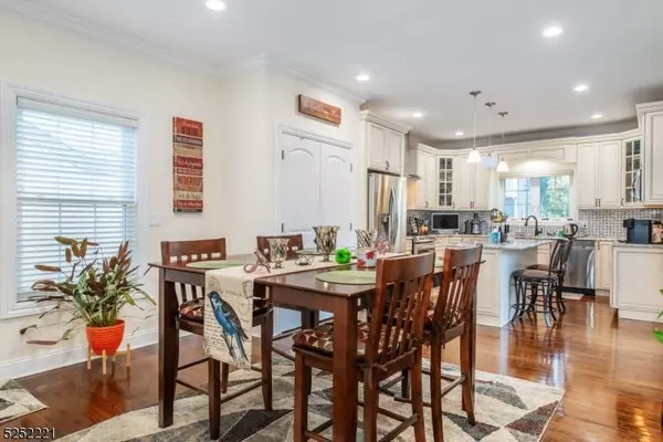 10 Rollins Ave, Clifton City, NJ 07011