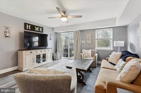 18 WINSTON CT #102 U-18, Blue Bell, PA 19422