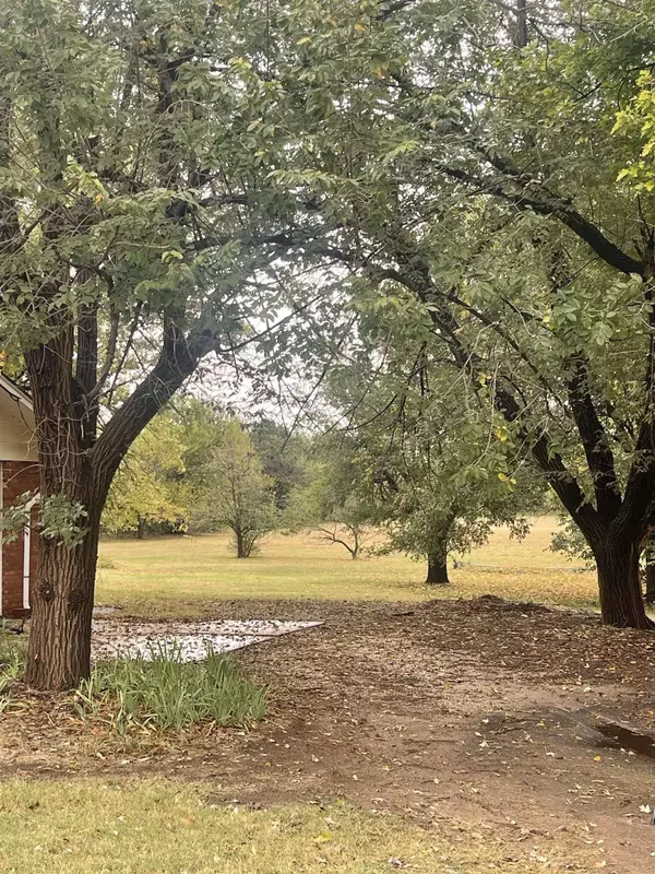 805 Oakwood, Enid, OK 73703