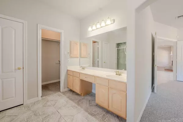 272 COUNTY ROAD 385, San Antonio, TX 78253-6818