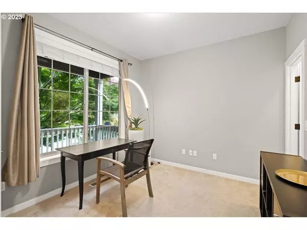 9191 SW SALMON ST, Portland, OR 97225