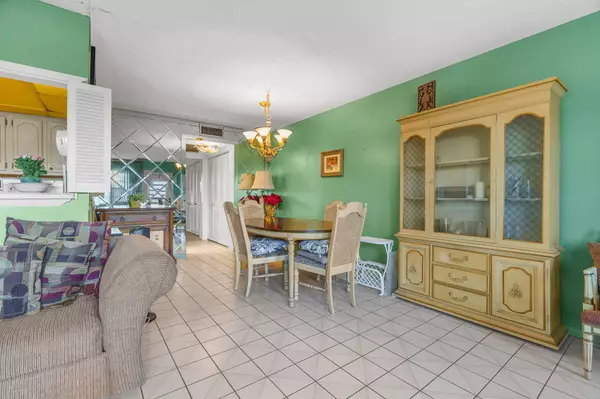 2017 Cambridge A, Deerfield Beach, FL 33442