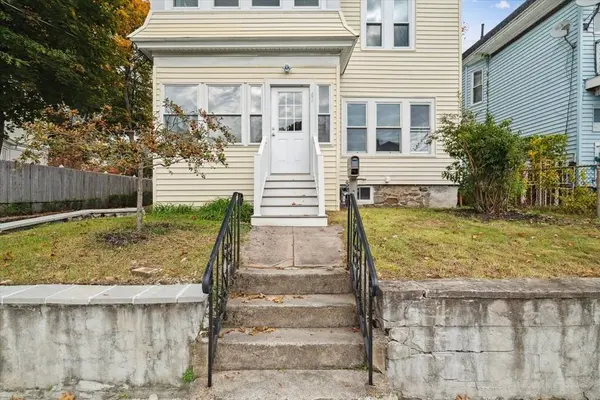 65 Exeter St, Lawrence, MA 01843