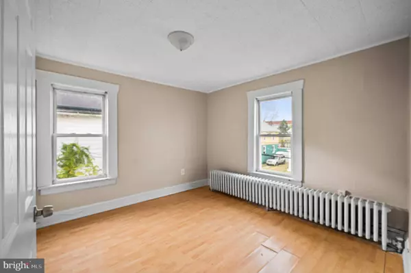 16 CAPITOL ST, Paulsboro, NJ 08066