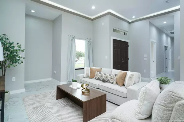 7809 Yellow Bark Blvd, Selma, TX 78154