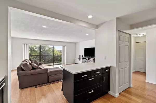 1 Summit Drive #52, Reading, MA 01867