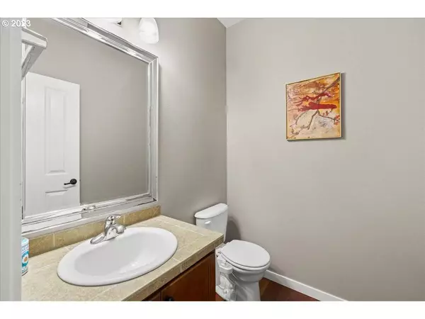 9191 SW SALMON ST, Portland, OR 97225