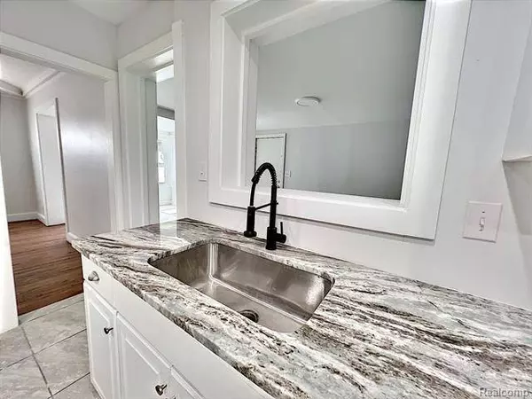 18919 SANTA BARBARA Drive, Detroit, MI 48221