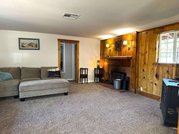 363 W Oakwood Road, California Hot Springs, CA 93207