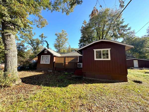 363 W Oakwood Road, California Hot Springs, CA 93207