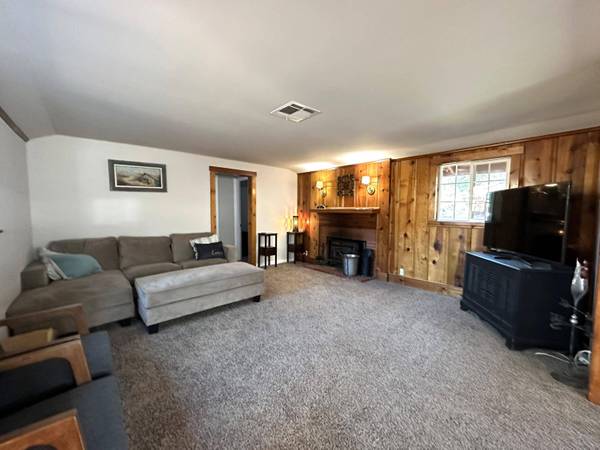 363 W Oakwood Road, California Hot Springs, CA 93207