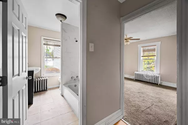 16 CAPITOL ST, Paulsboro, NJ 08066